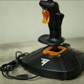 Sidestick Thrustmaster T.16000m