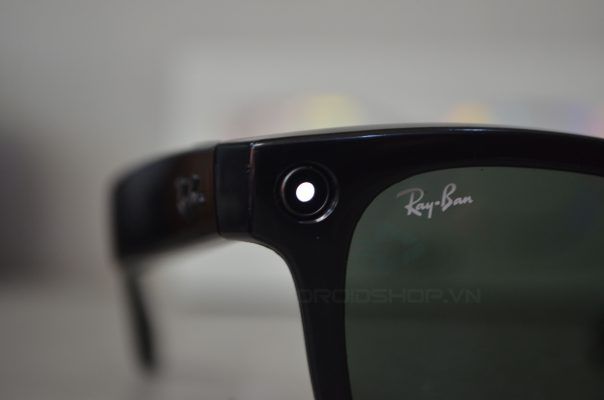 Đèn Led Trên Kính Ray Ban Meta được Dùng để Báo Hiệu Kính đang Ghi Hình