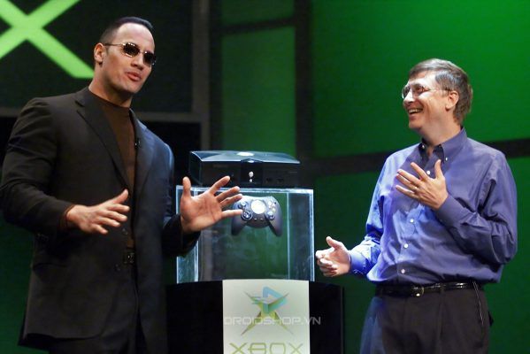 Dwayne Johnson Và Bill Gates Tại Buổi Ra Mắt Xbox