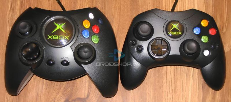 Tay Cầm Duke (trái) Và Controller S (phải)