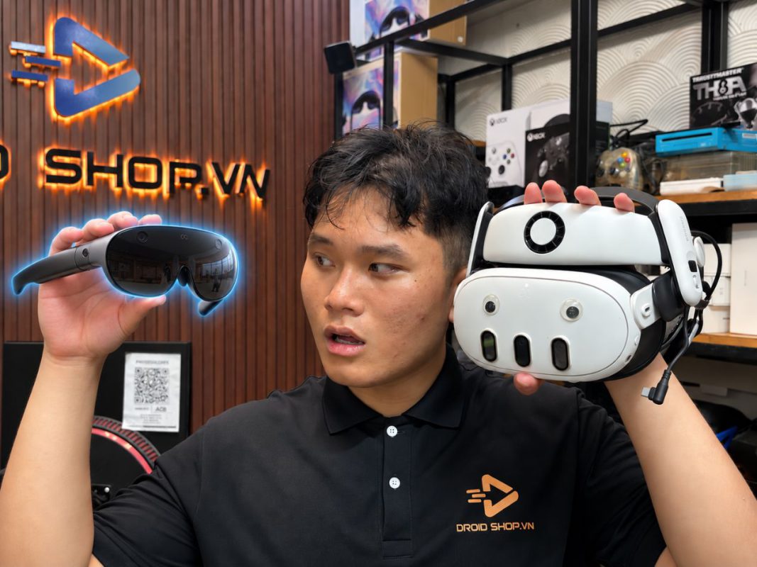 Meta Vr Glasses (trái) Và Meta Quest 3 (phải)