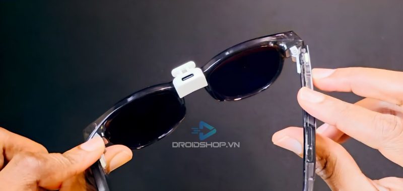 Chiếc Sạc Nam Châm Kẹp Giữa Cầu Mũi Của Kính